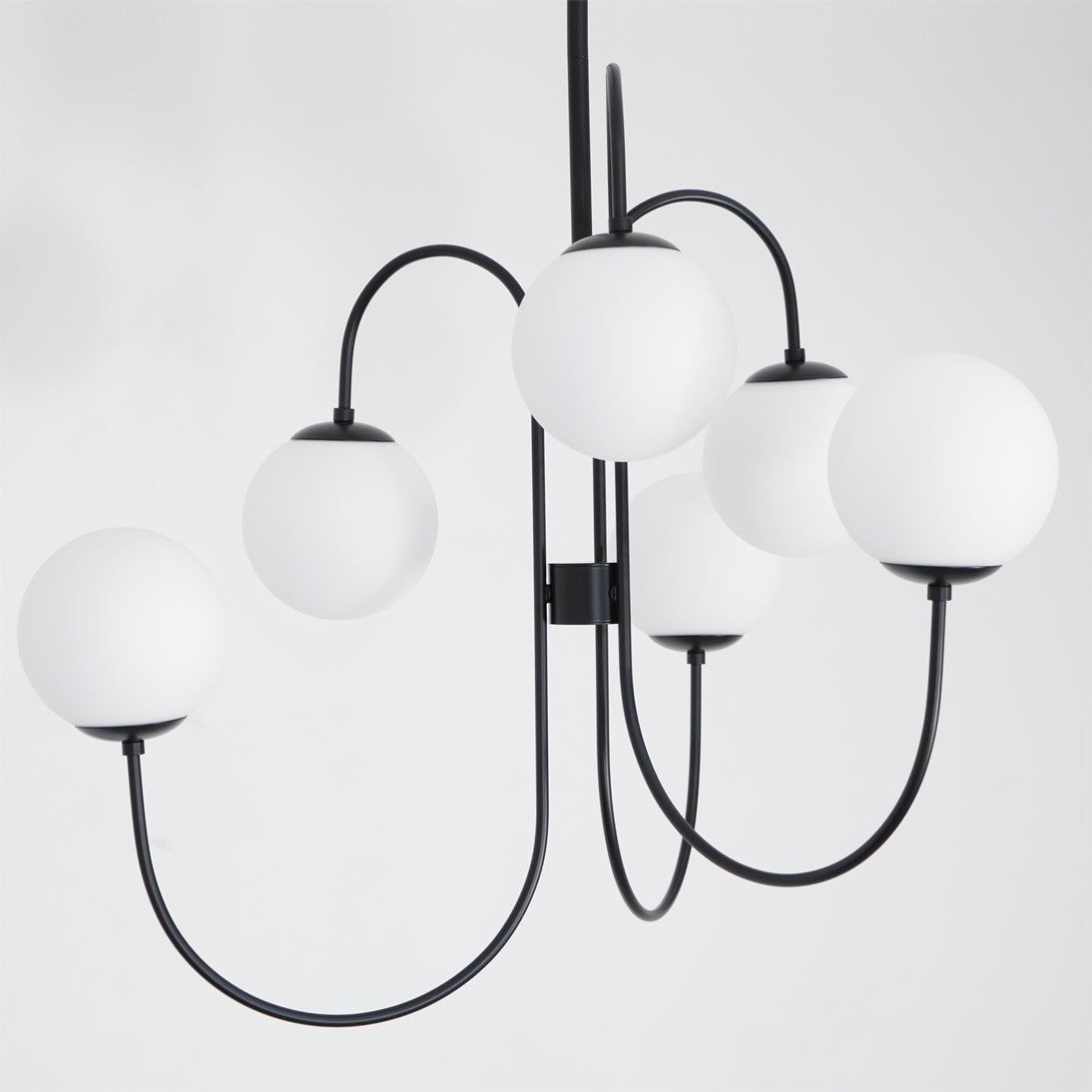 Auruaria candelabru din alamă, cu glob, în grup, curbat, cu braț