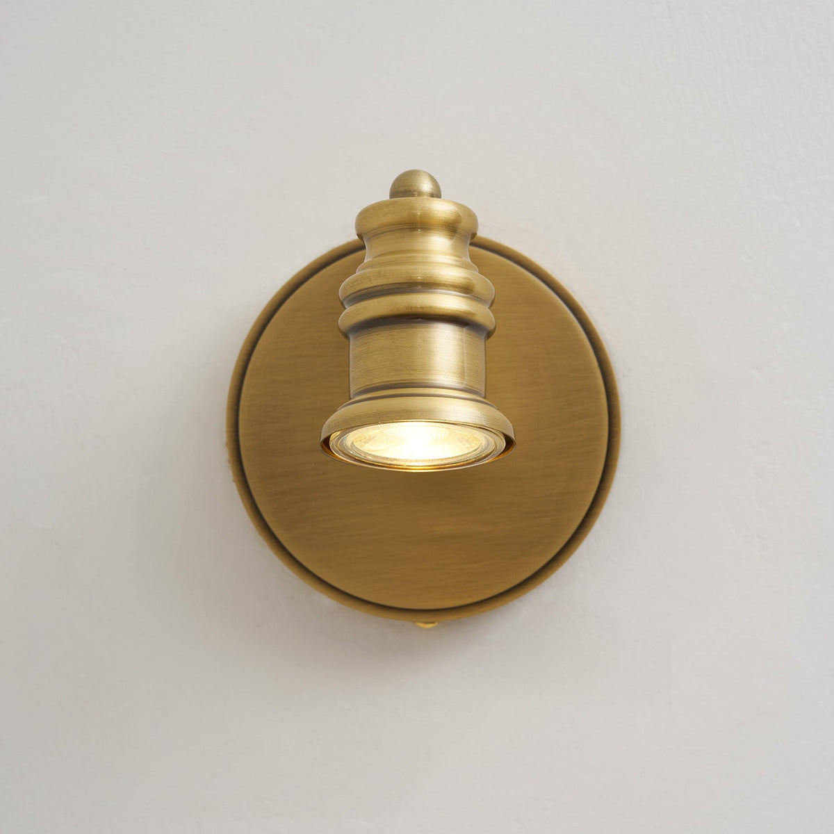 Corten aplică de perete din alamă