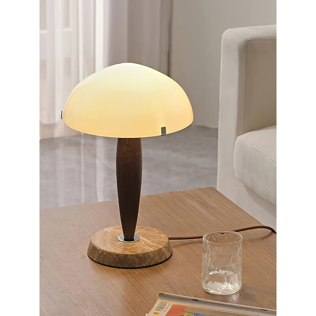 Oreliora lampă de masă