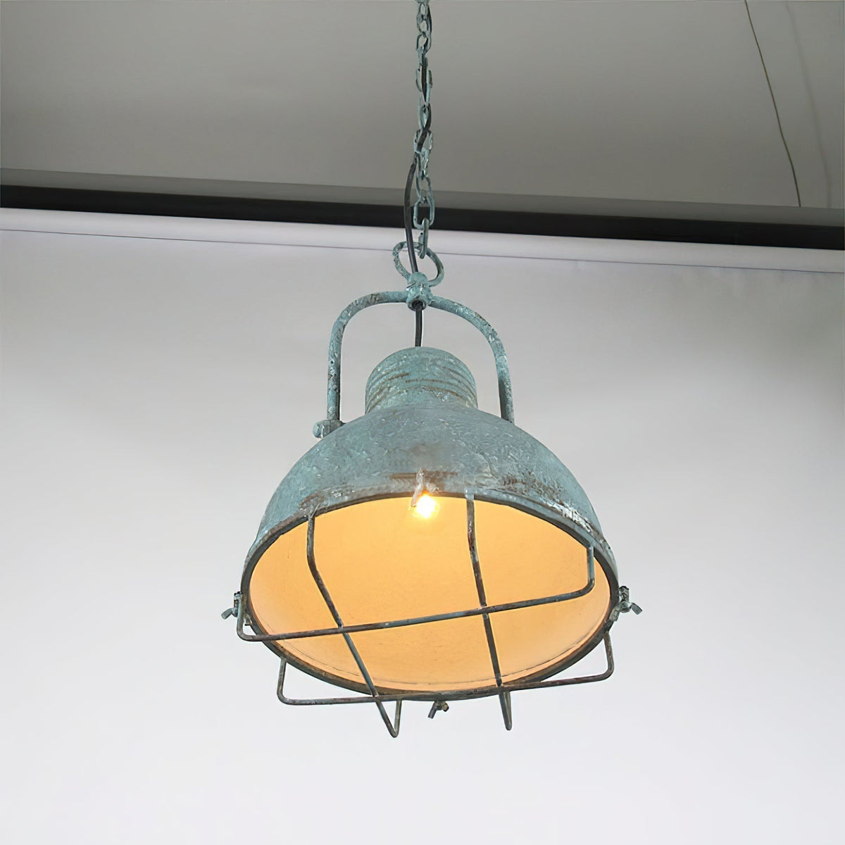 Teriinaine lampă suspendată
