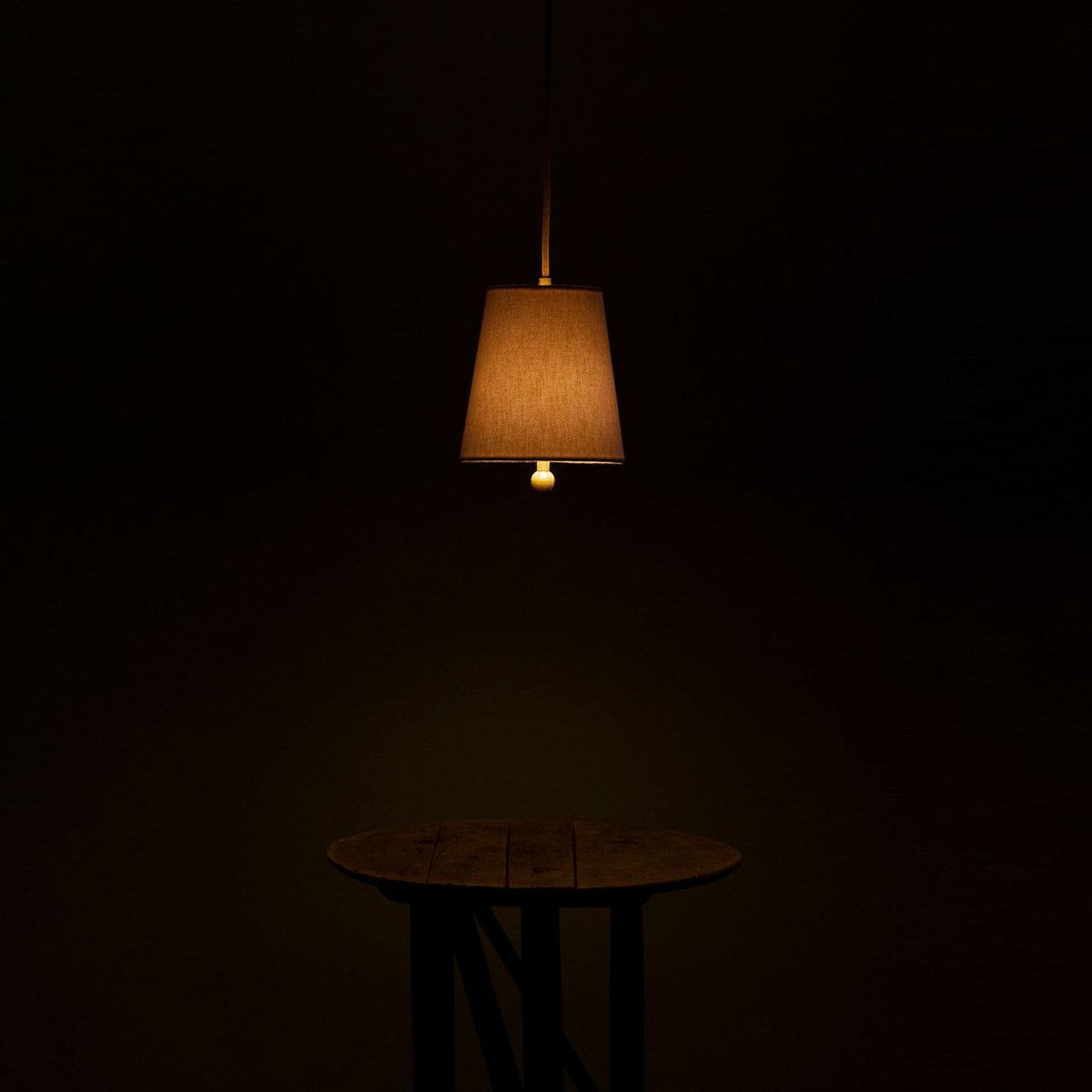 Mirisaine lampă suspendată