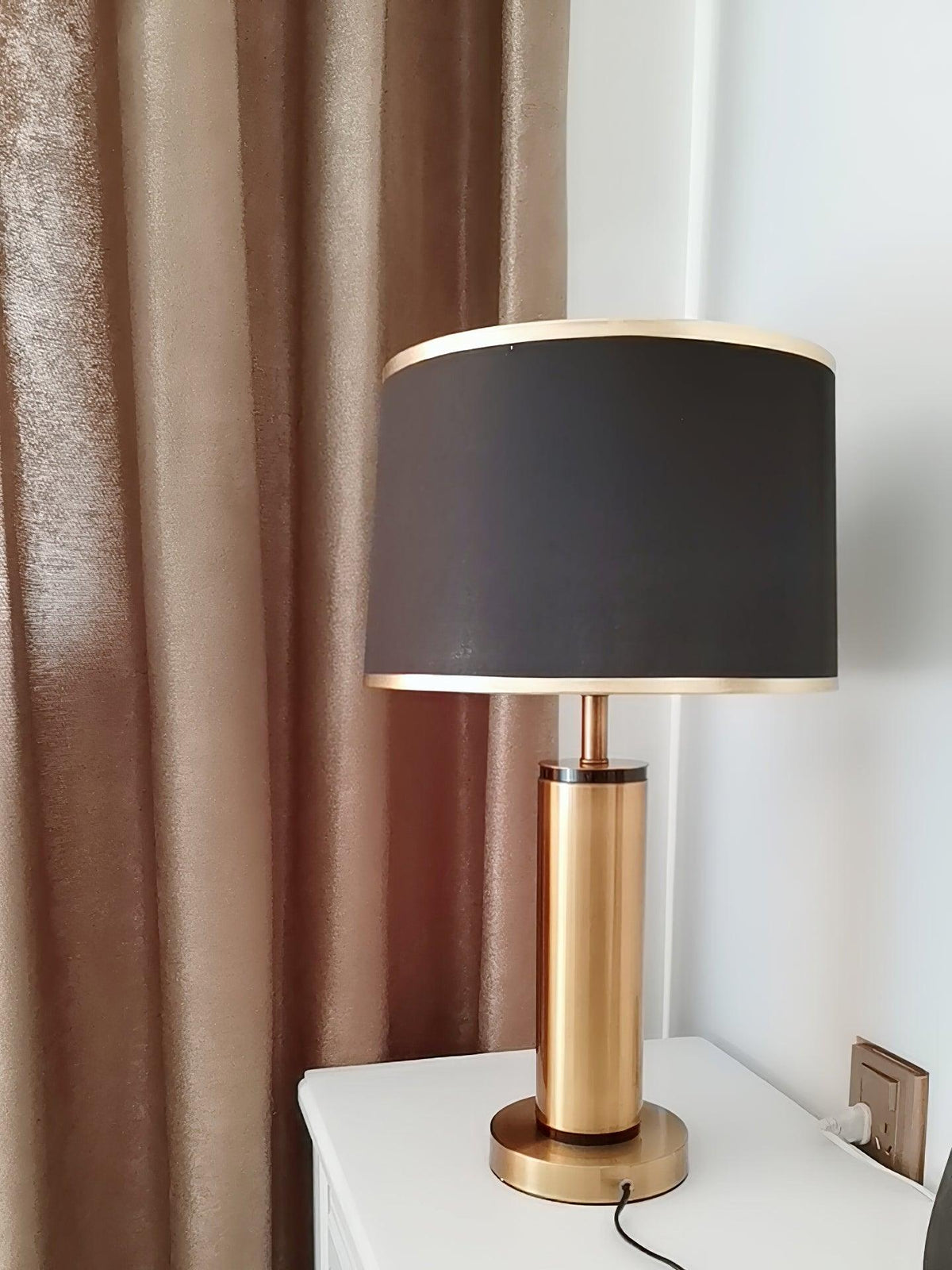 Cur lampă de masă modernă