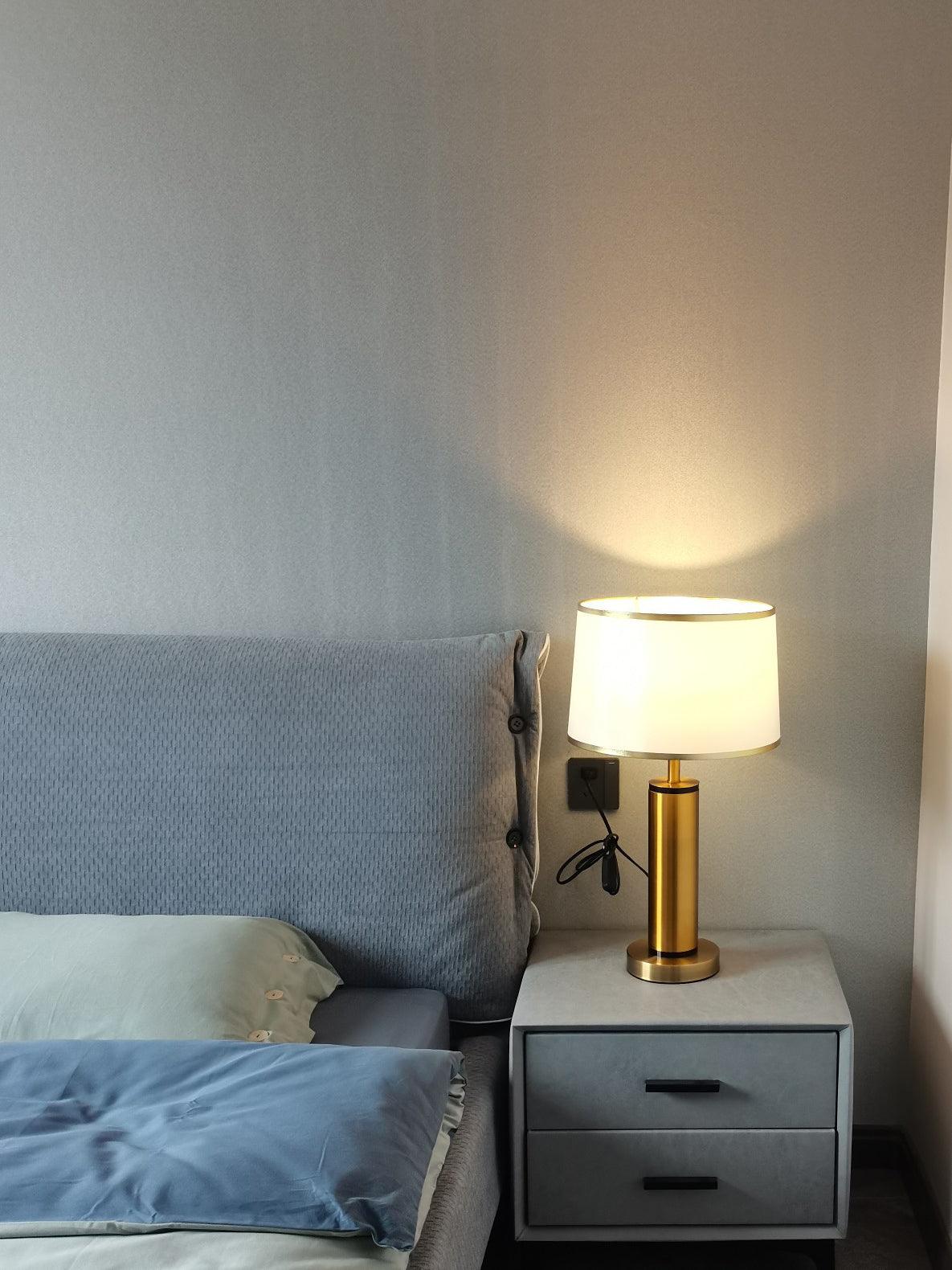 Cur lampă de masă modernă