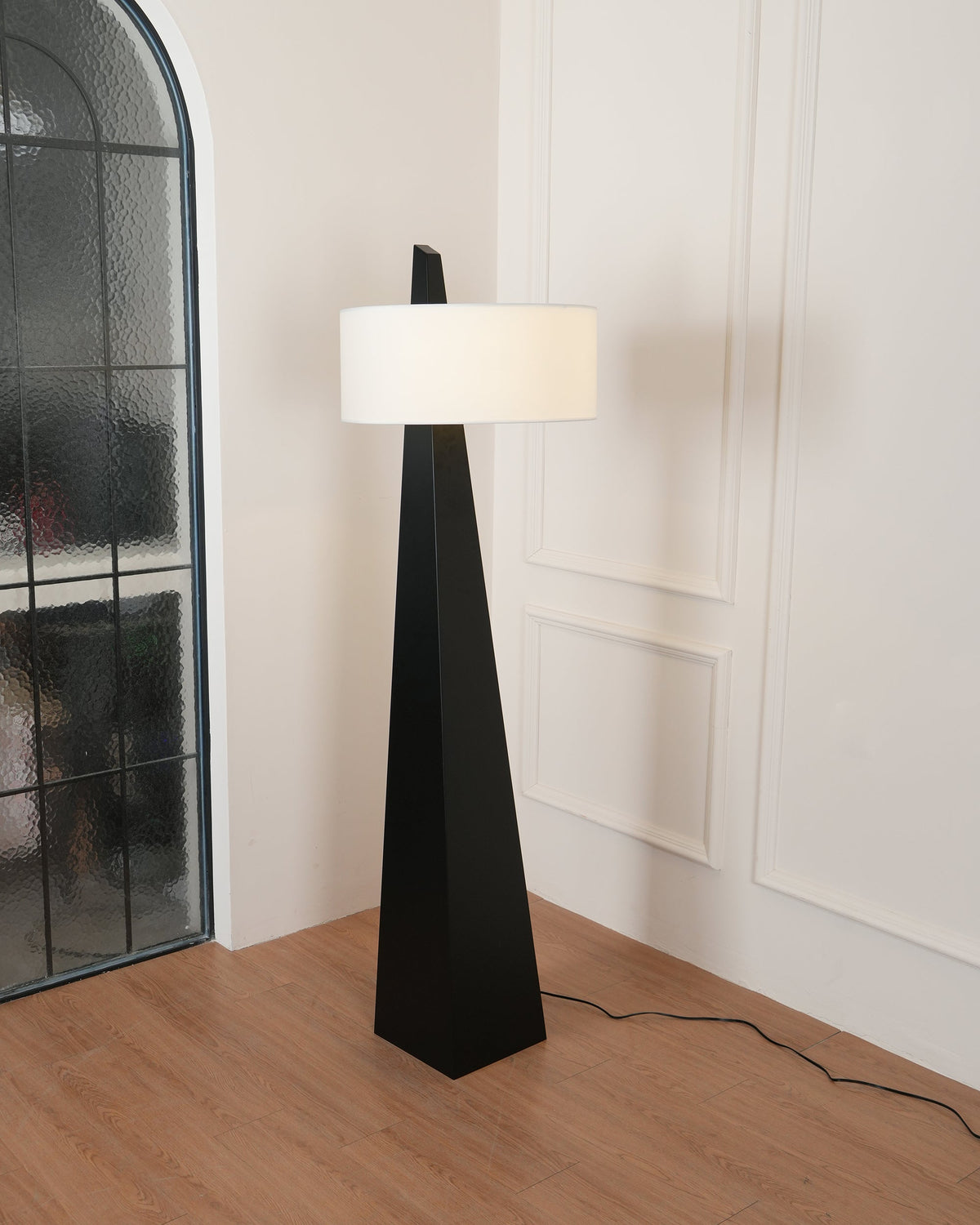 Renalise Obelisk lampadar