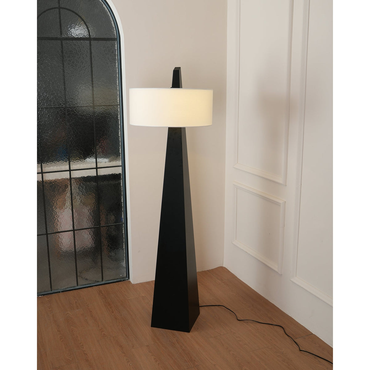 Renalise Obelisk lampadar