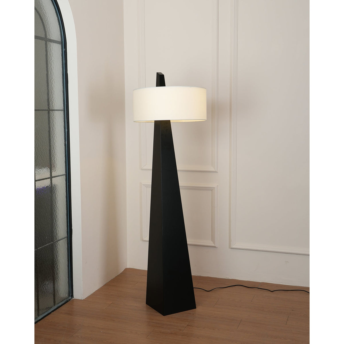 Renalise Obelisk lampadar