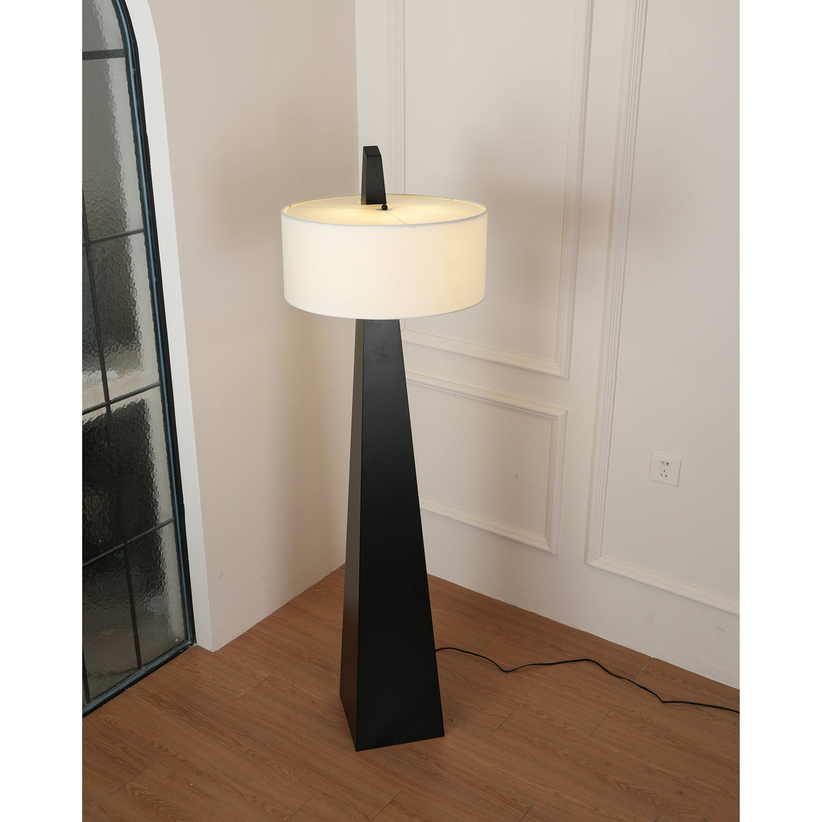 Renalise Obelisk lampadar