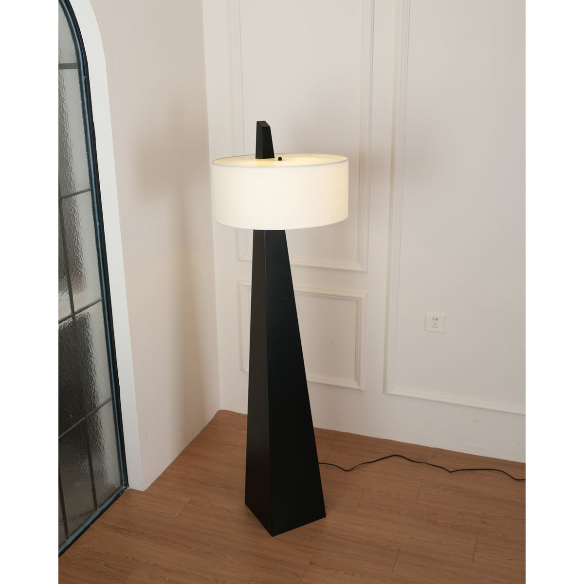 Renalise Obelisk lampadar