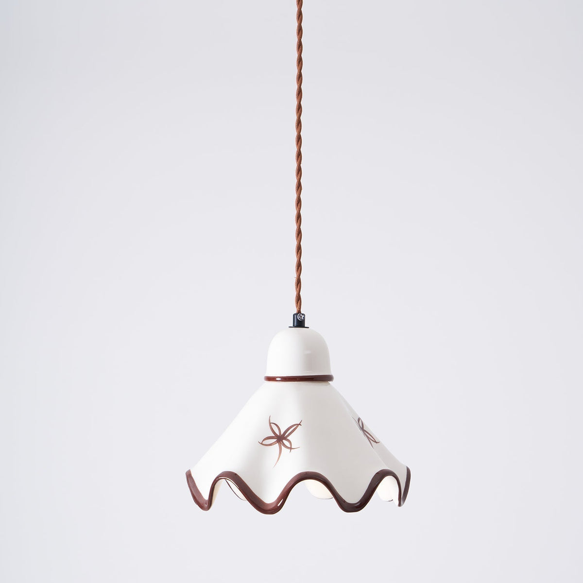 Lampă suspendată ceramică cu abajur ondulat, finisaj rustico maro, retro stil fermier