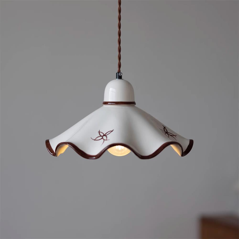 Lampă suspendată ceramică cu abajur ondulat, finisaj rustico maro, retro stil fermier