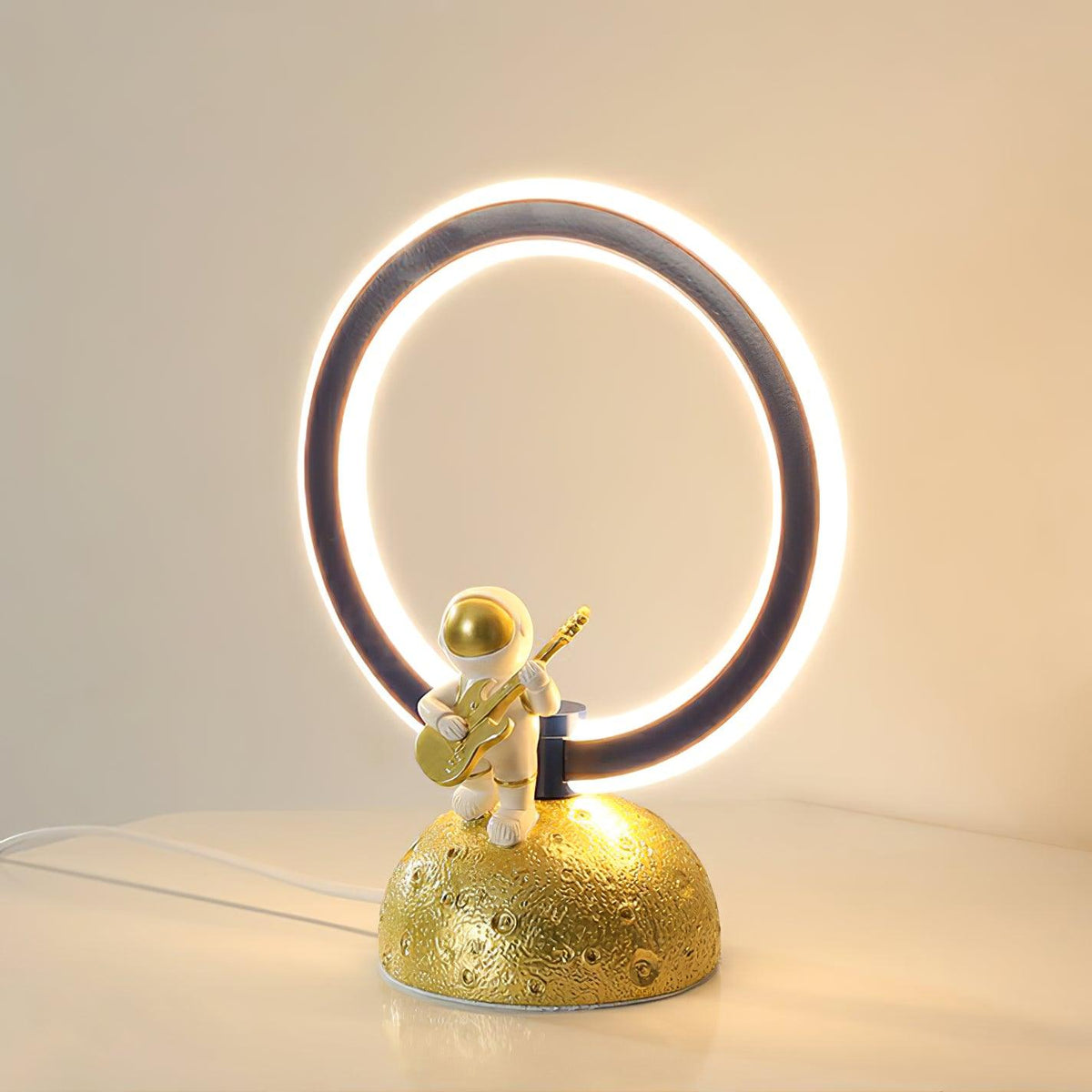 Lioriina lampă de masă