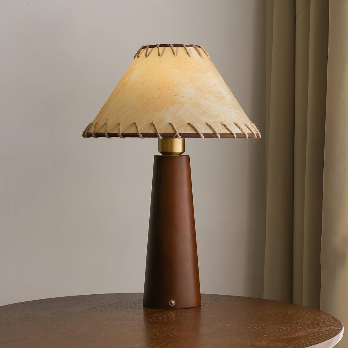 Ciroella lampă de masă
