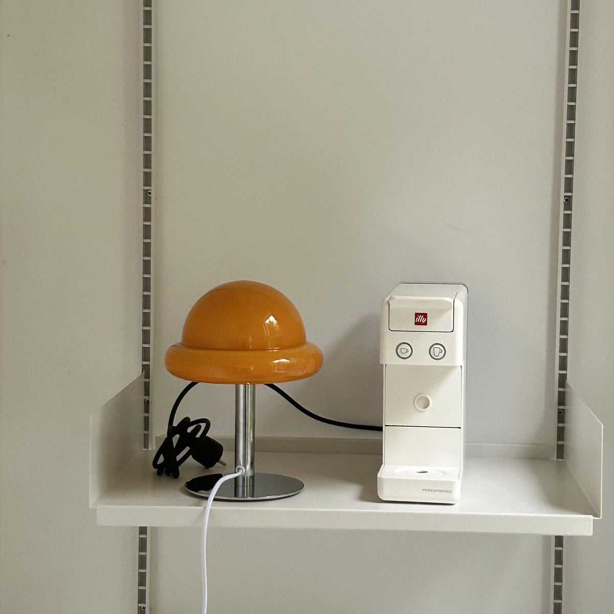 Eirisella lampă de masă din sticlă