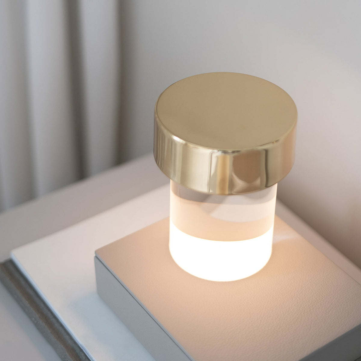 Pryden lampă de masă minimalistă