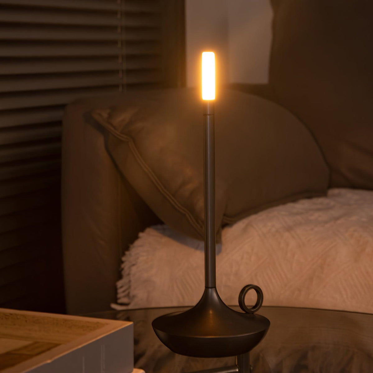 Latin lampă de masă
