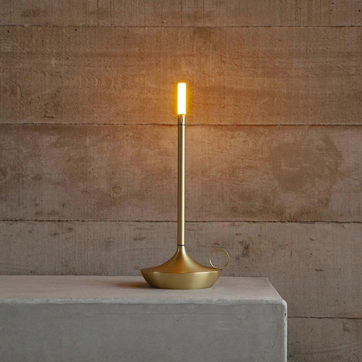 Latin lampă de masă