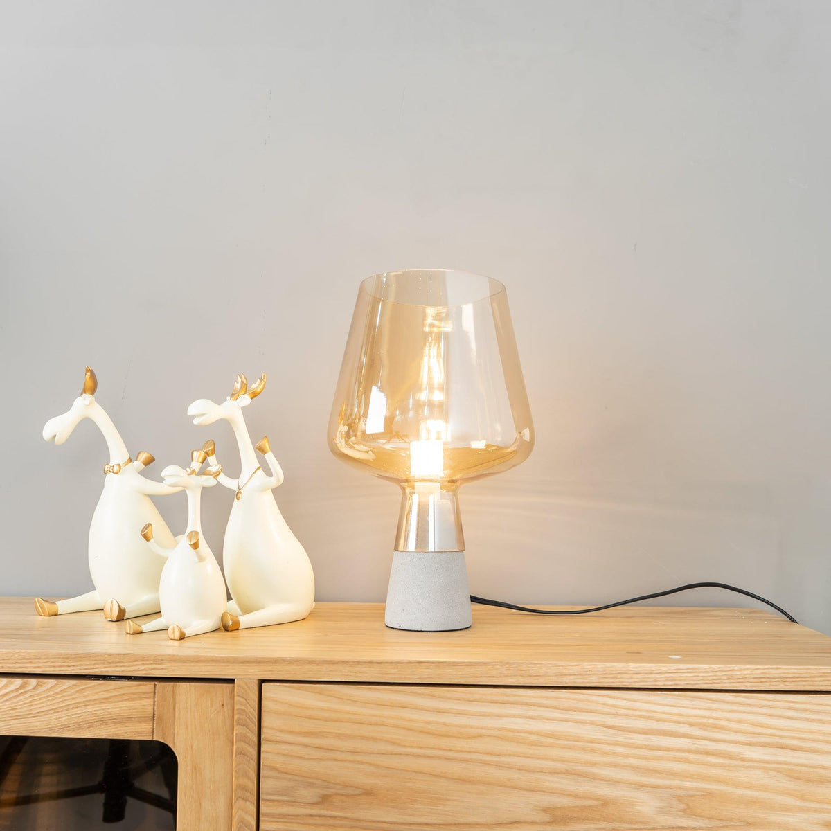 Elairella lampă de masă minimalist din ciment