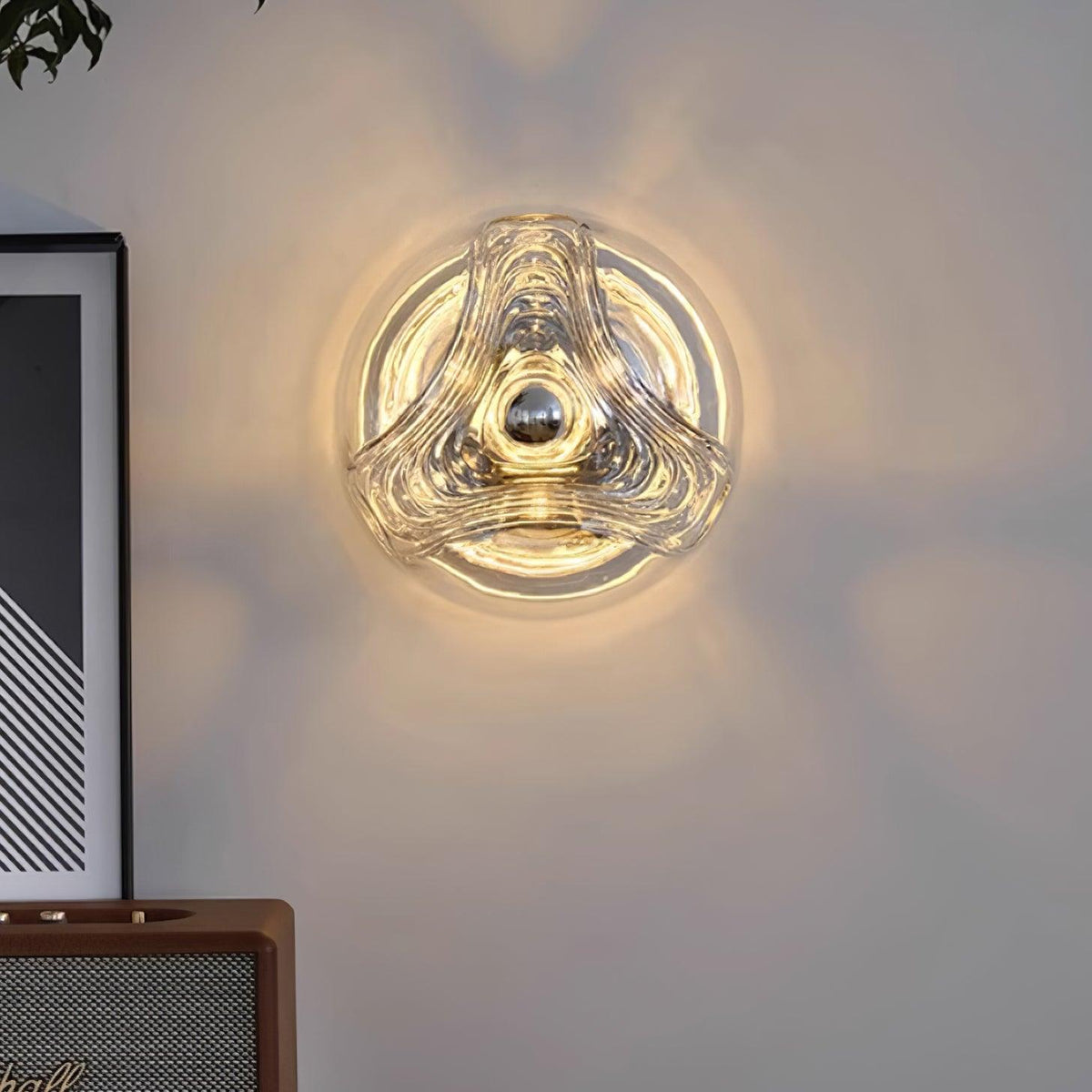 Aplică de perete cu textură swirl, finisaj transparent fumuriu gri modern