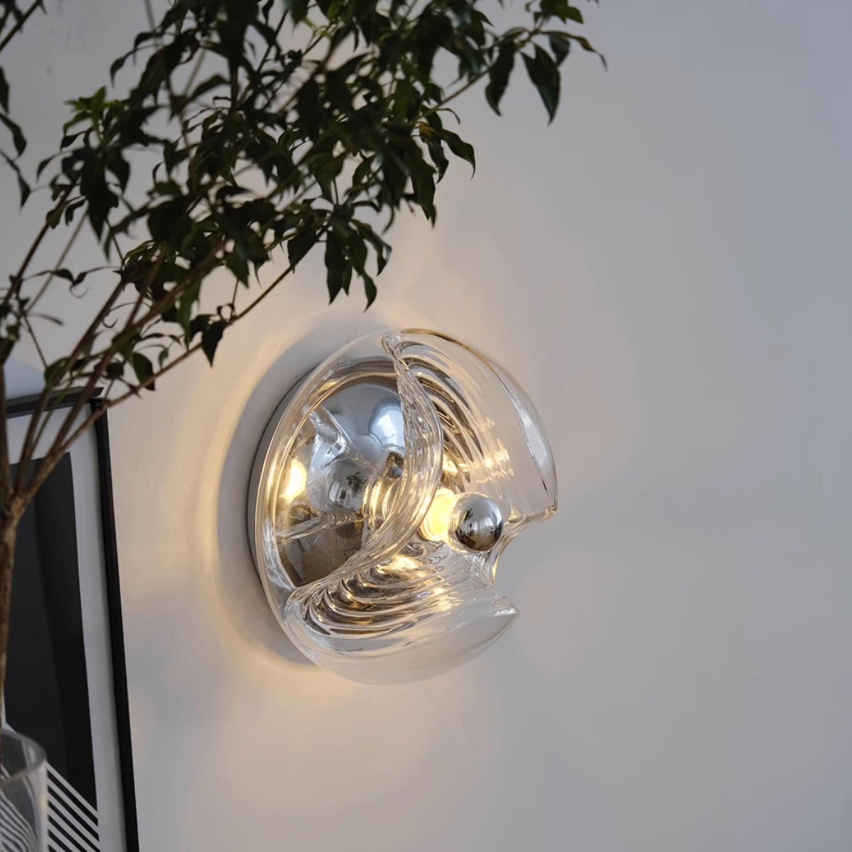 Aplică de perete cu textură swirl, finisaj transparent fumuriu gri modern