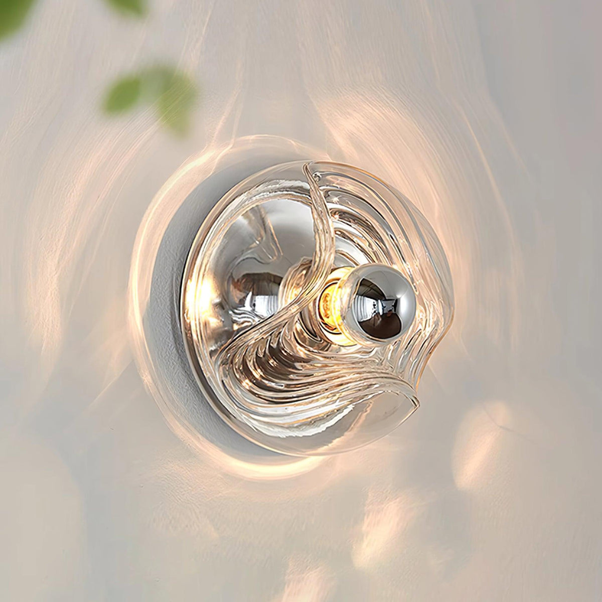 Aplică de perete cu textură swirl, finisaj transparent fumuriu gri modern
