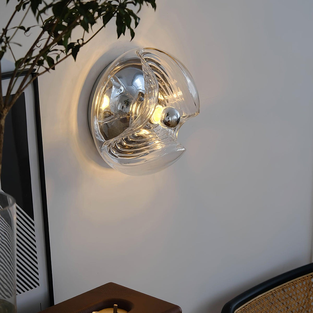 Aplică de perete cu textură swirl, finisaj transparent fumuriu gri modern