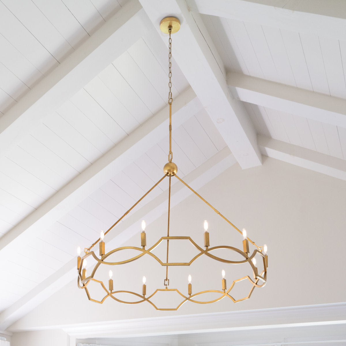 Leona candelabru