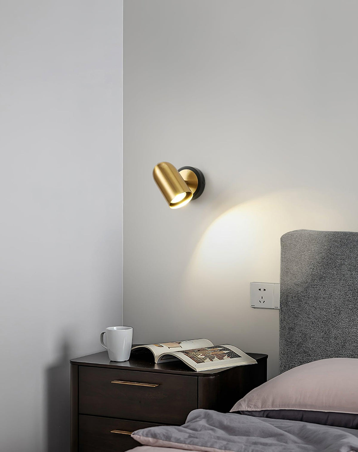 Oriaira aplică de perete aurie, modernă, minimalistă
