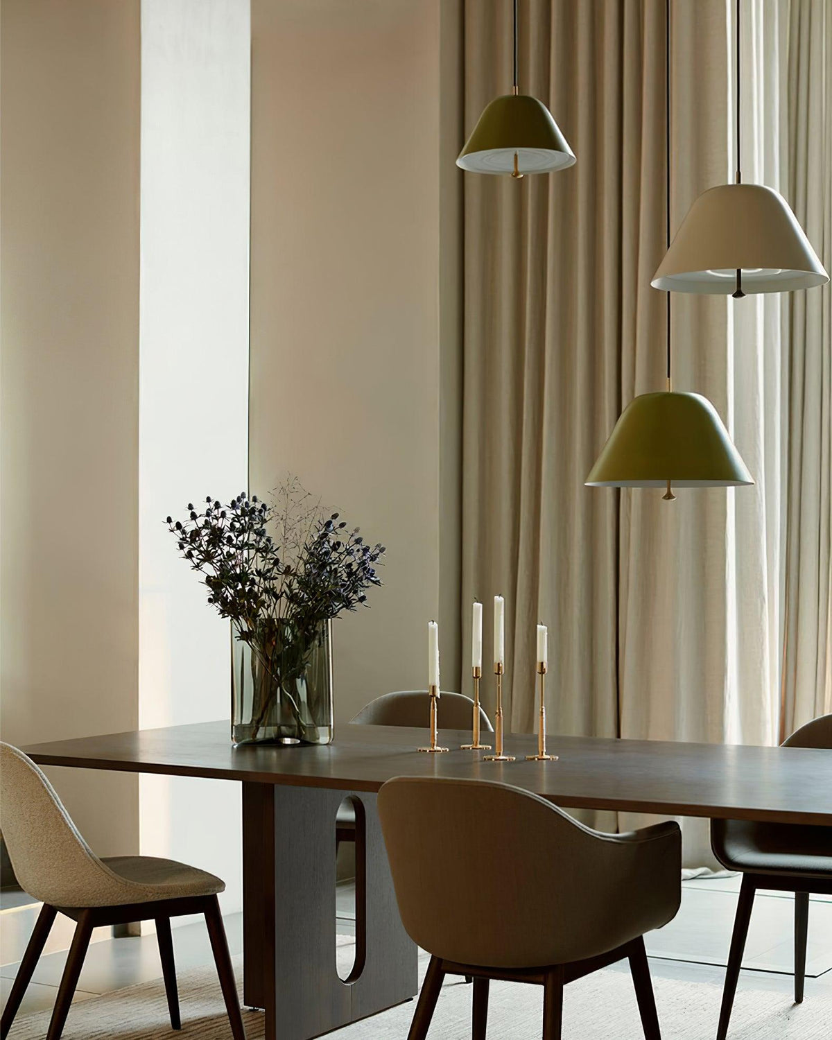 Lampă suspendată modernă cu abajur din metal în verde și alb minimalist