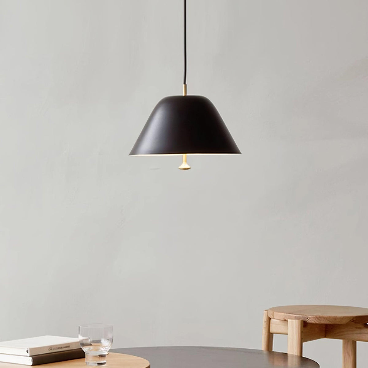 Lampă suspendată modernă cu abajur din metal în verde și alb minimalist