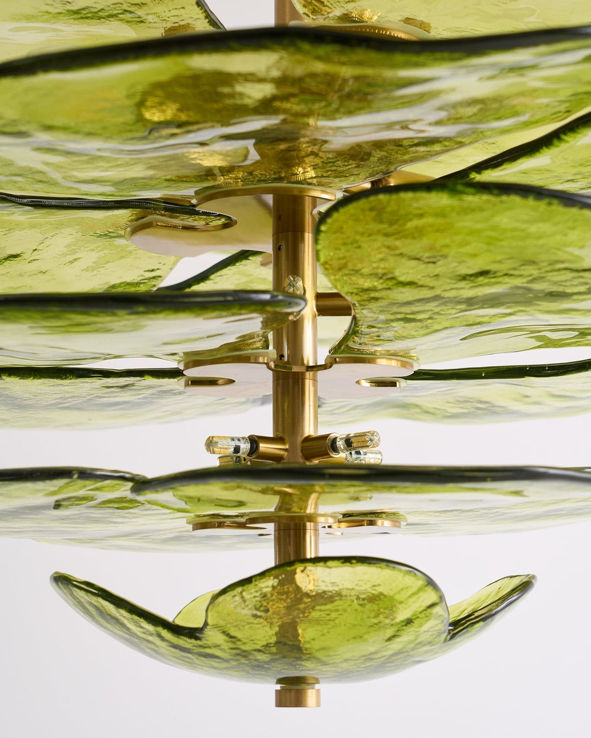 Candelabru Lotus cu straturi de frunze din sticlă contemporan