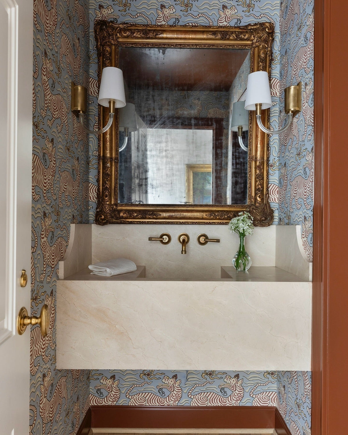 Norirenne aplică de perete