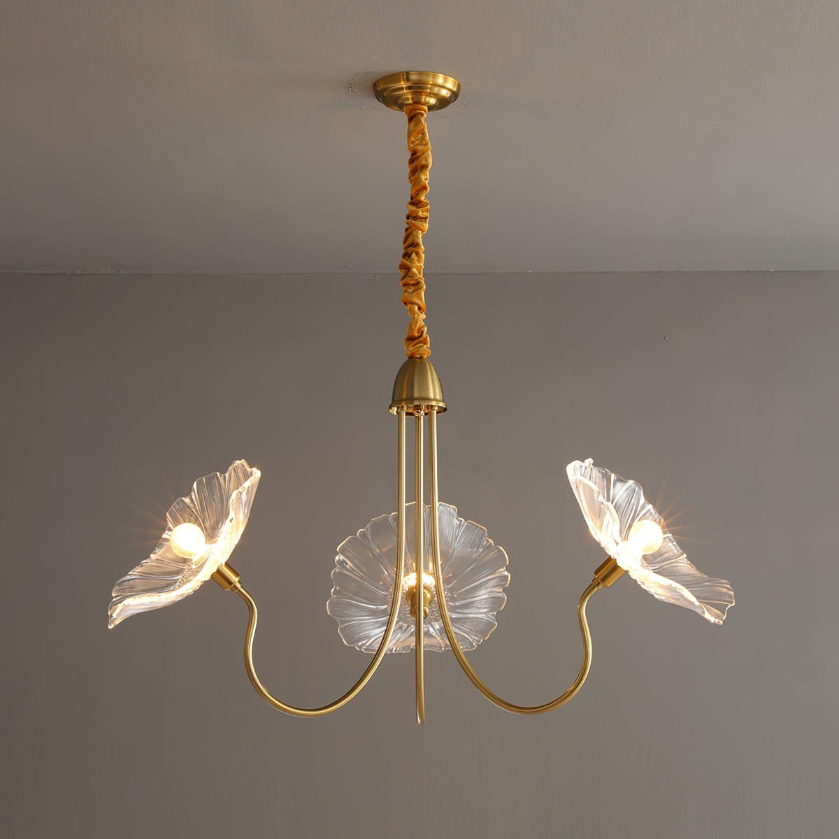 Calia candelabru din sticlă