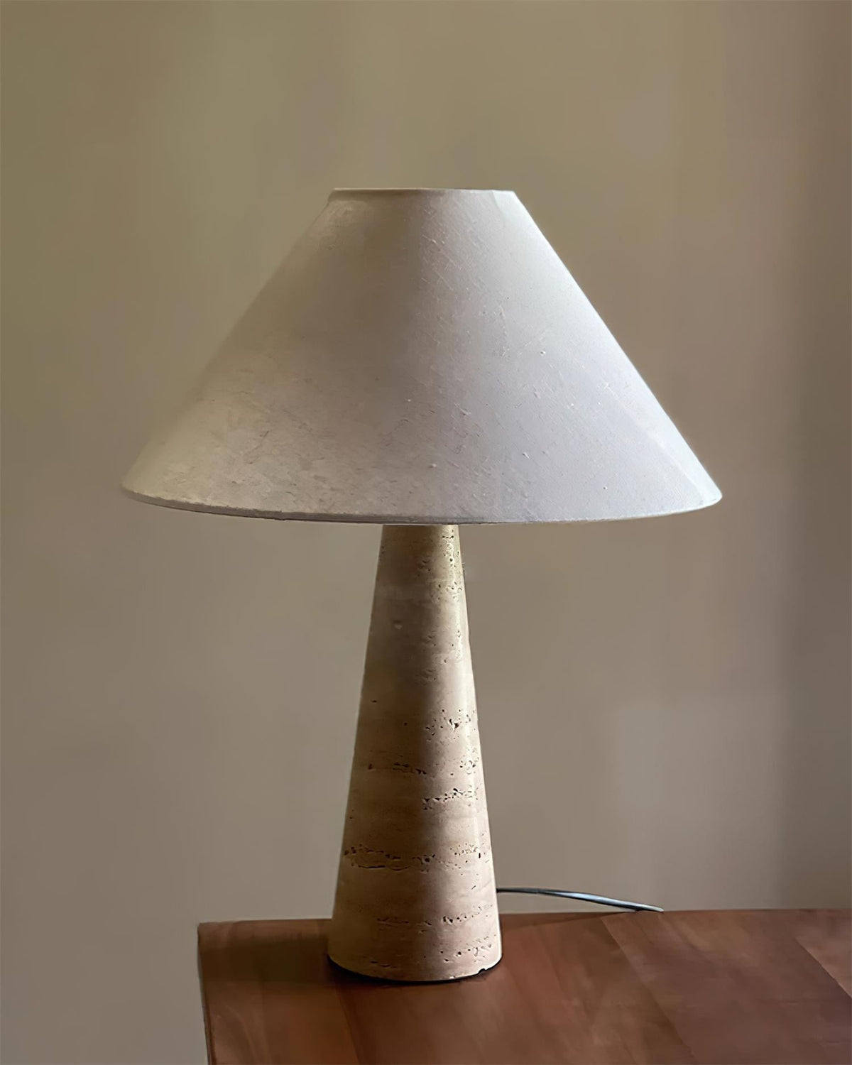 Calm lampă de masă