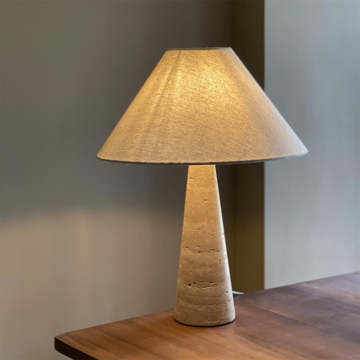 Corea lampă de masă