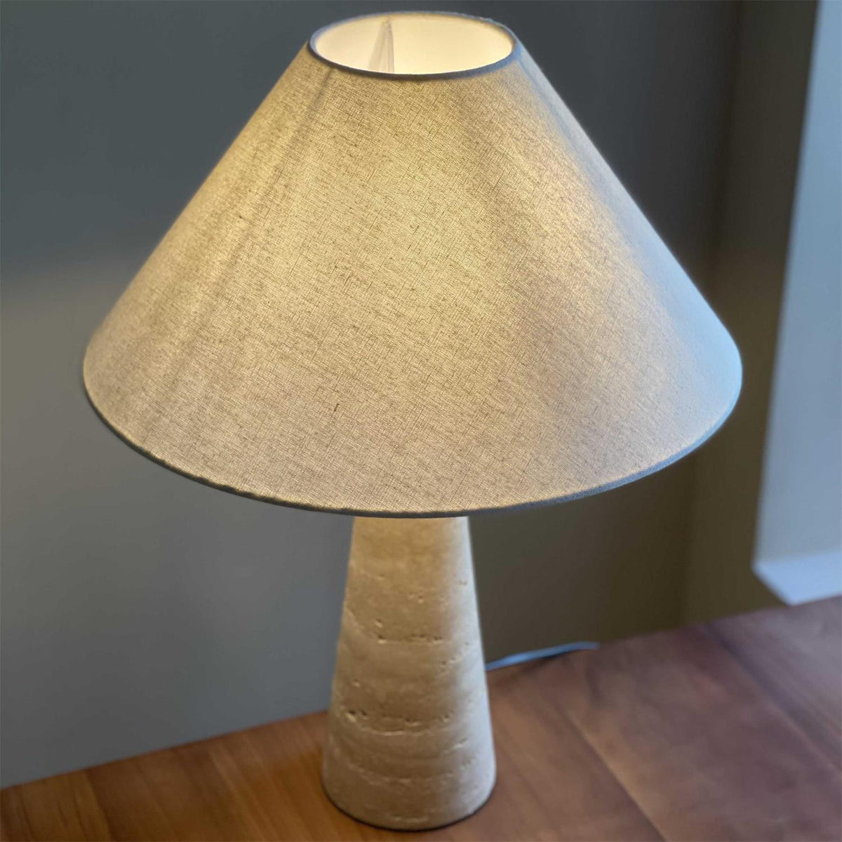 Corea lampă de masă