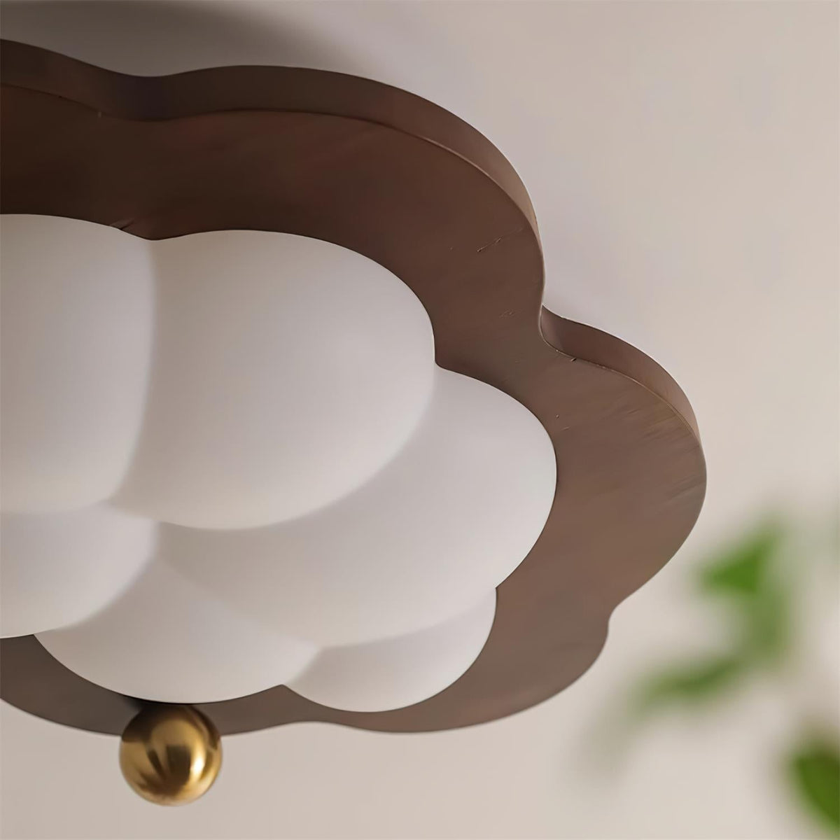 Pivora plafonieră aplicată cu design inspirat din nori