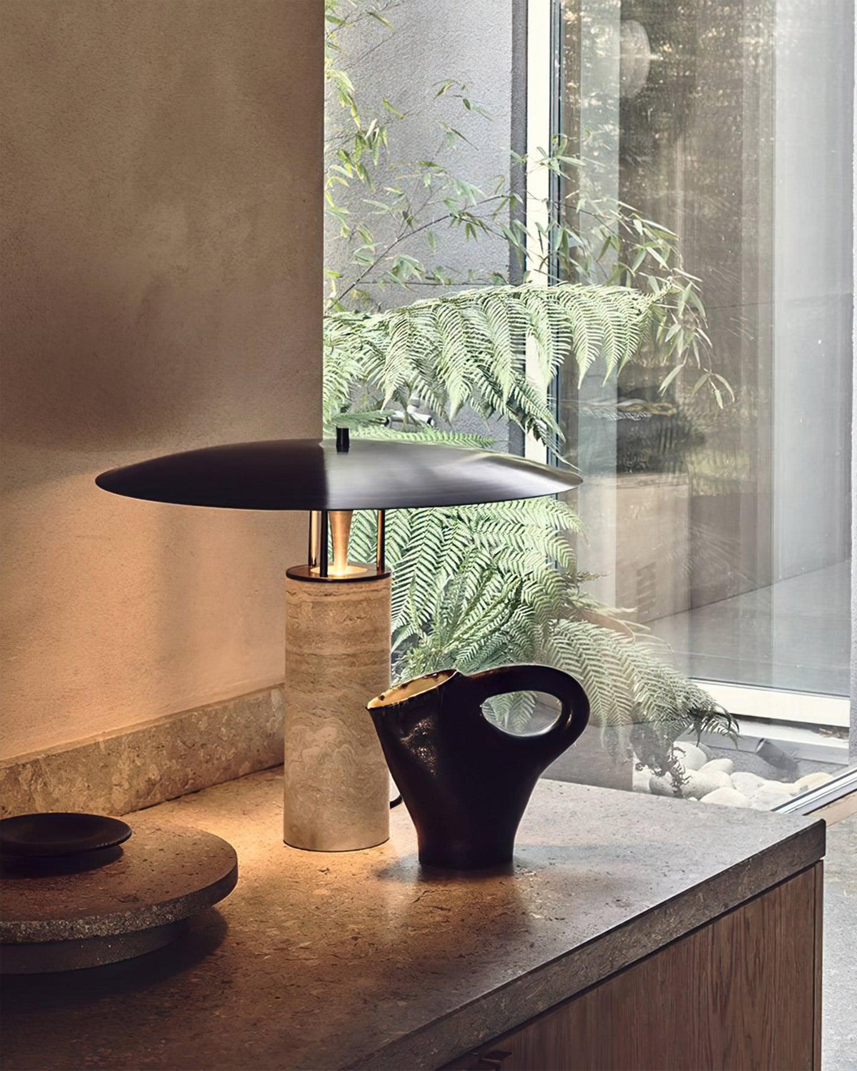 Eara Disc-Pillar lampă de masă din travertin