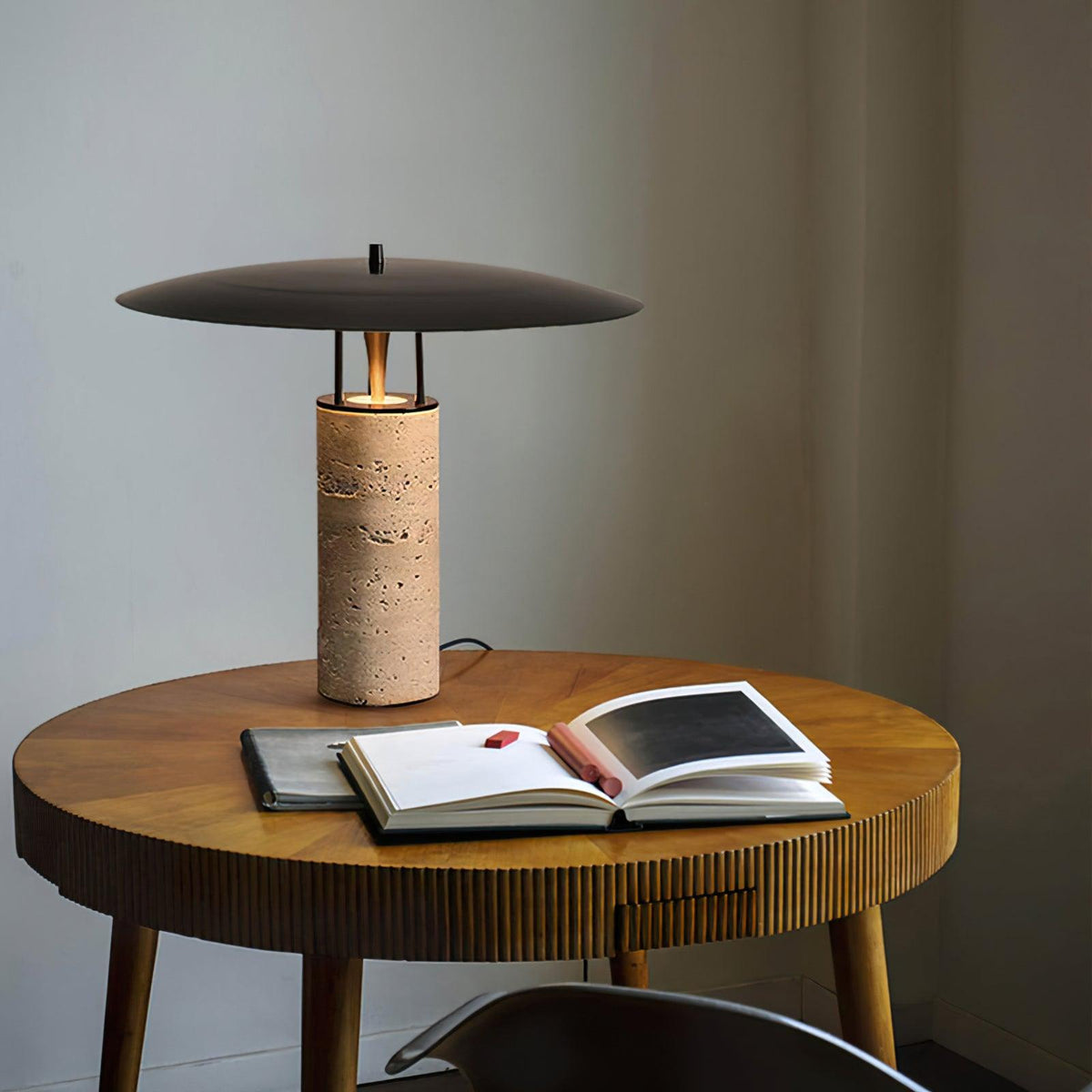 Eara Disc-Pillar lampă de masă din travertin