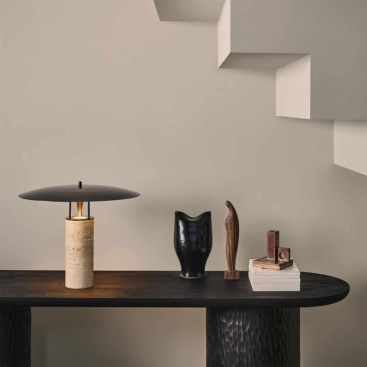 Eara Disc-Pillar lampă de masă din travertin
