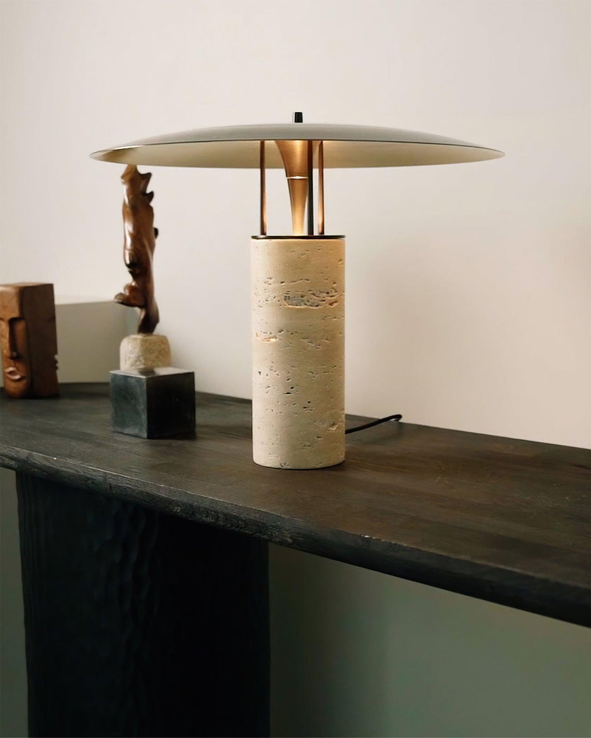 Eara Disc-Pillar lampă de masă din travertin