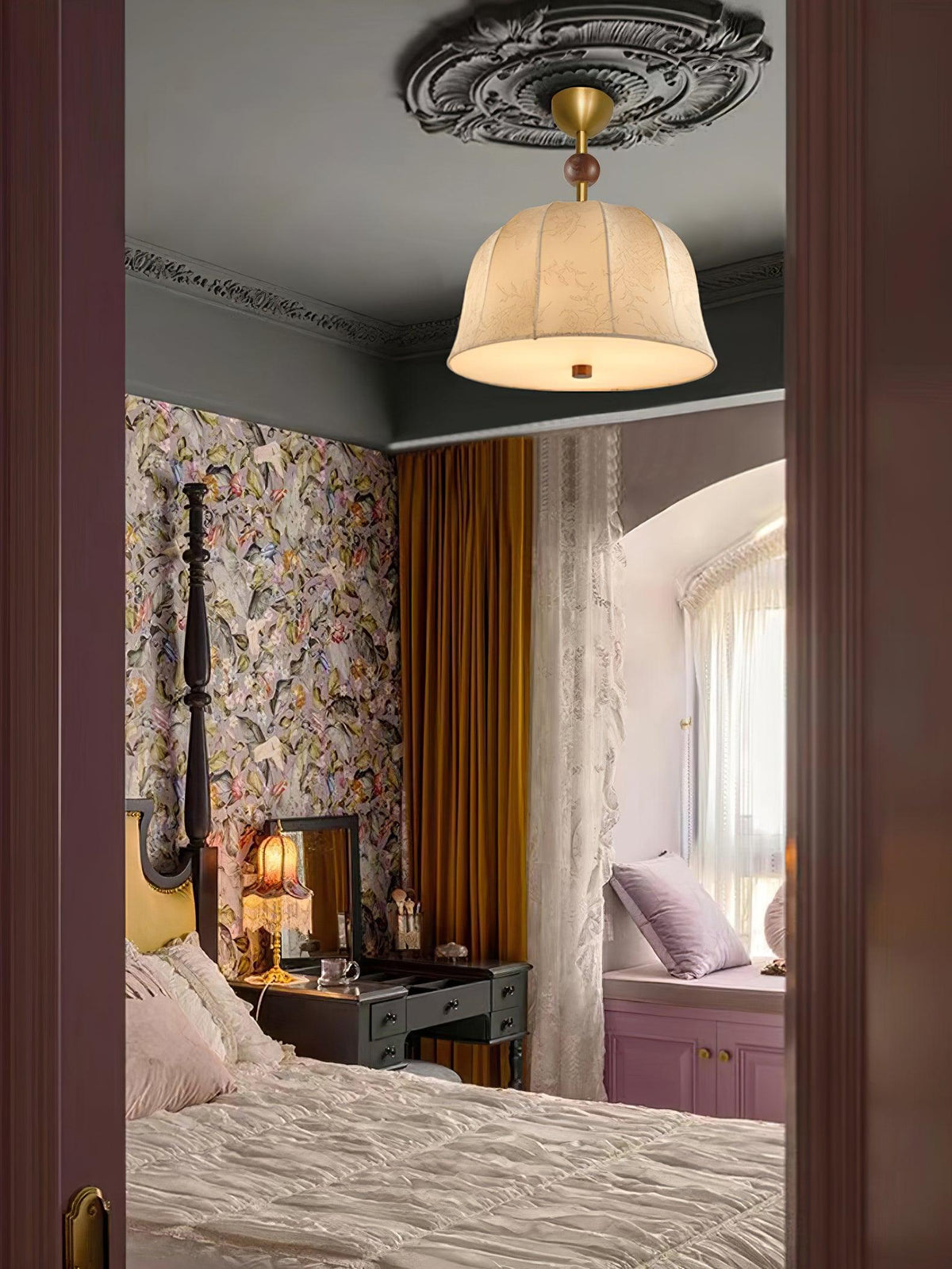 Plafonieră din țesătură, metal și lemn pentru interioare elegante calde