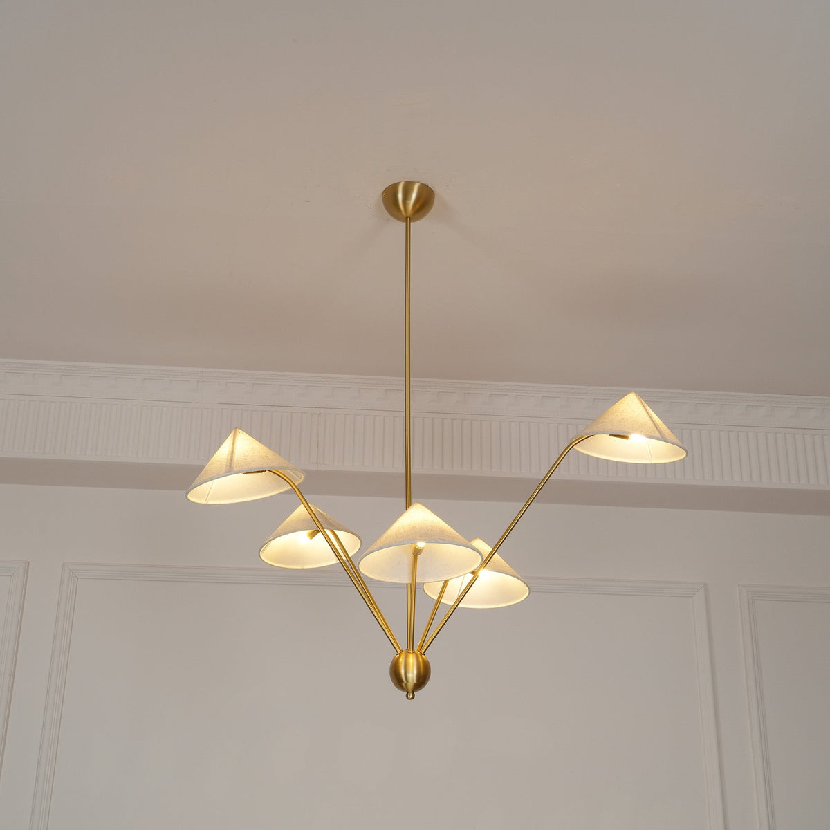 Oriisora candelabru bej din alamă, curbat
