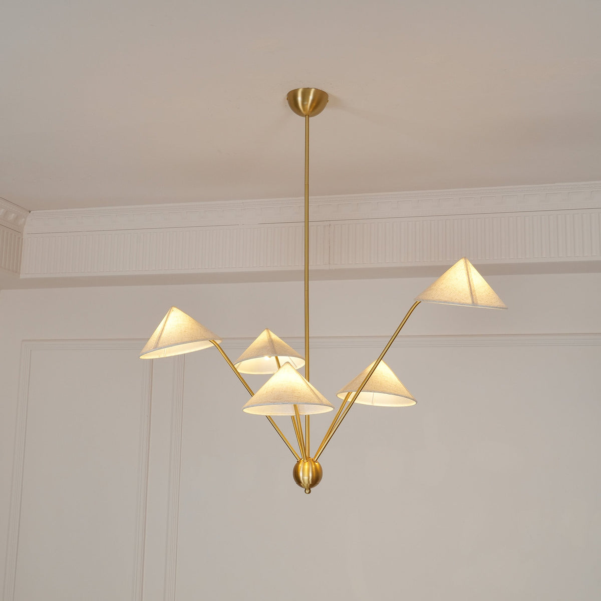 Oriisora candelabru bej din alamă, curbat