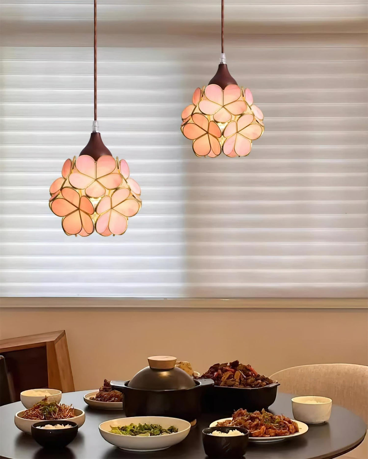Velina lampă suspendată roz, cu petale