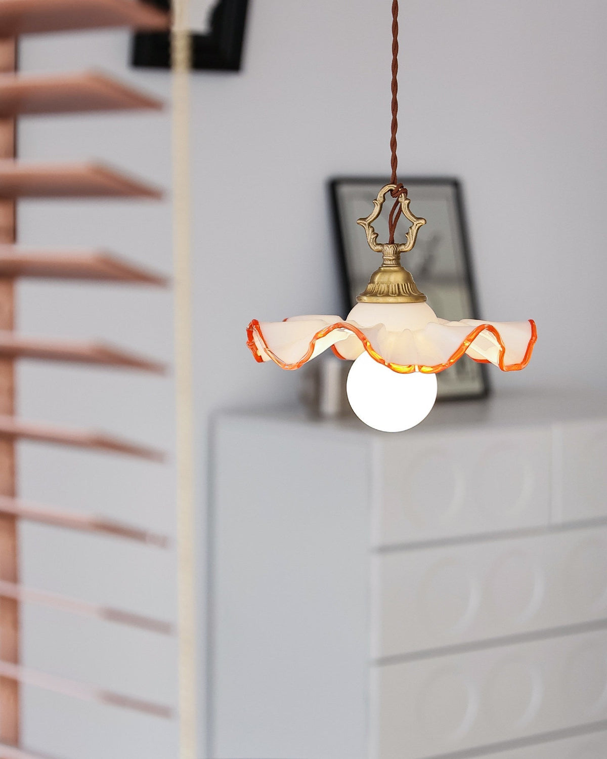 Volute lampă suspendată