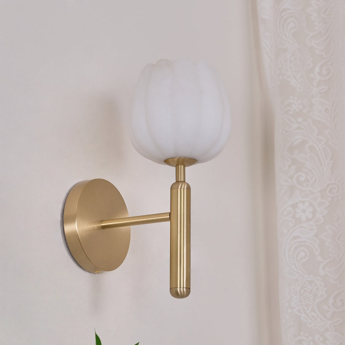 Nivarina aplică de perete din alabastru și alamă, florală