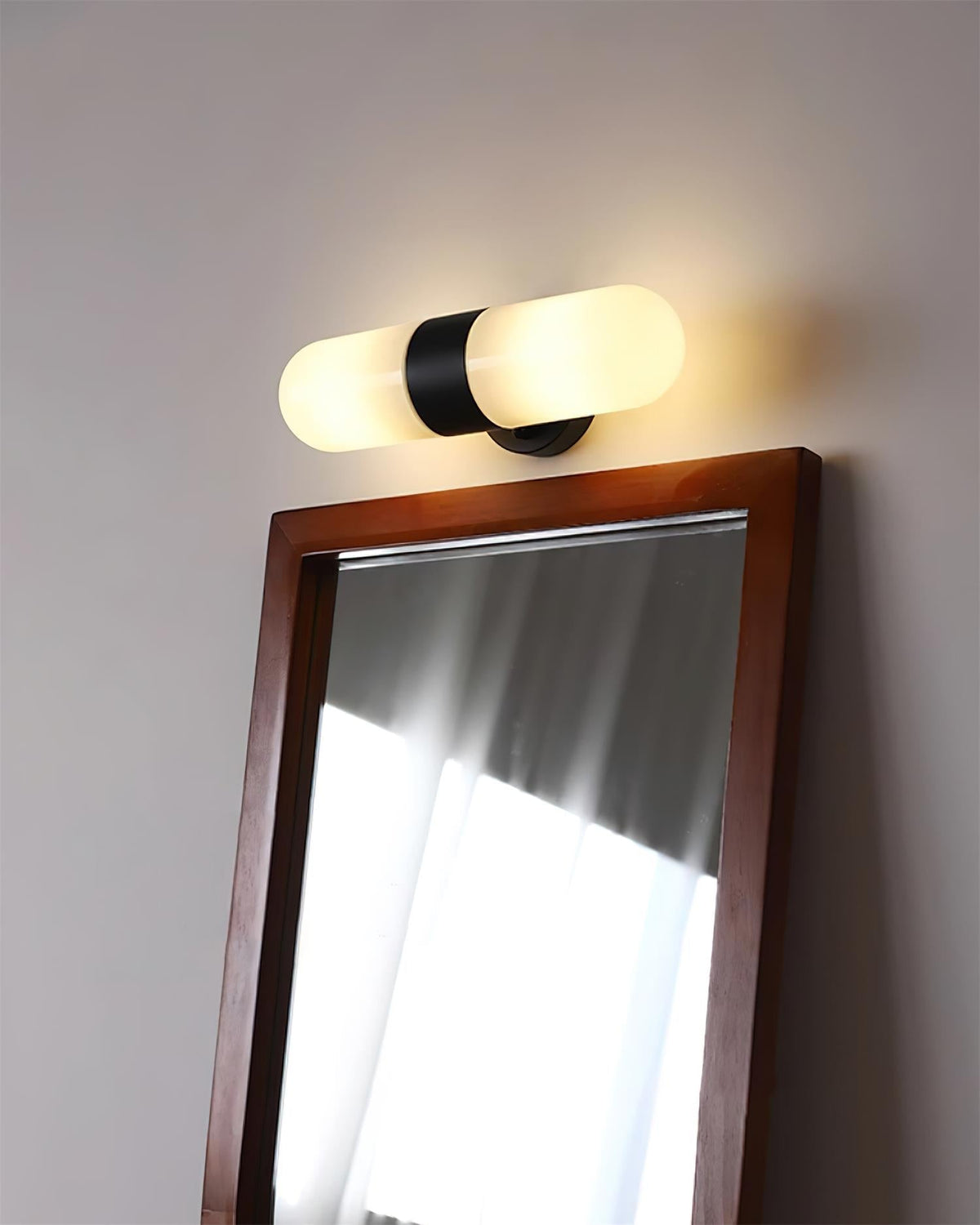 Aplică de perete metal-sticlă modern-minimalist verticală pentru dormitor