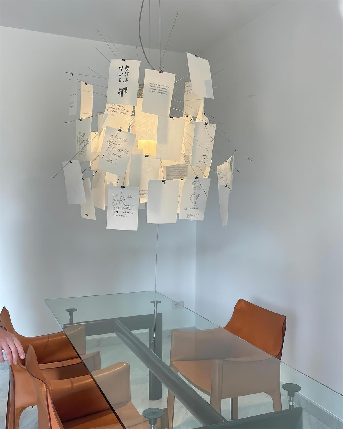 Candelabru cu hârtie și metal, ilustrații colorate sau albe, stil modern whimsical