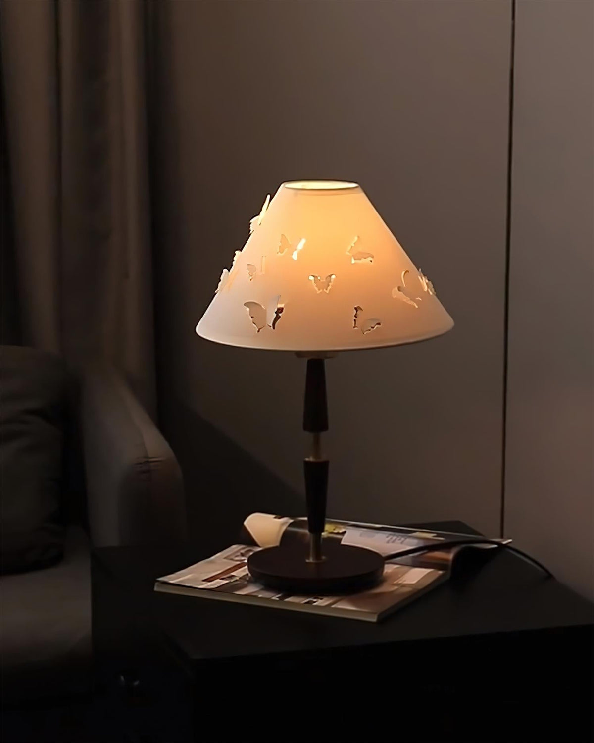 Lumuine lampă de masă