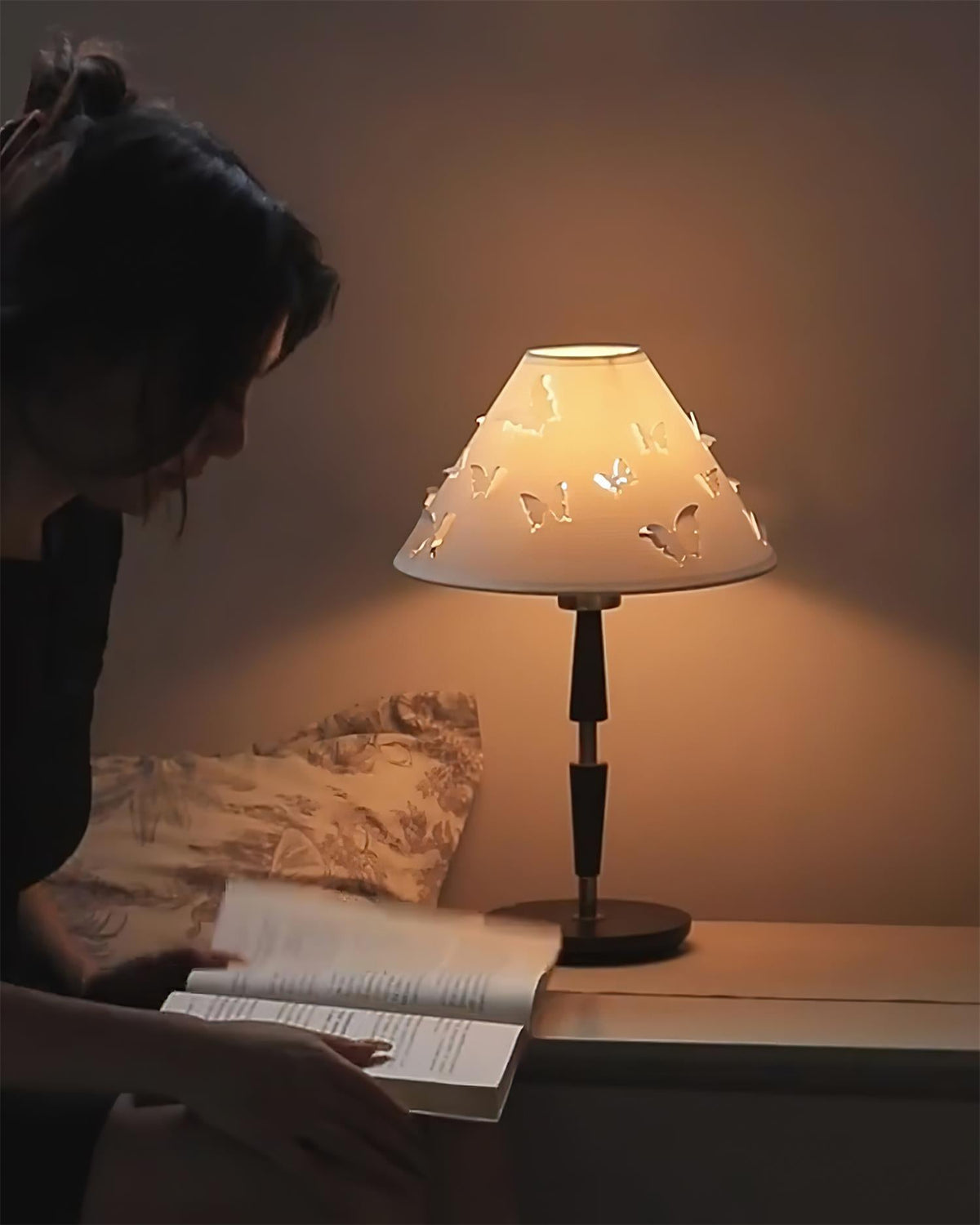 Lumuine lampă de masă